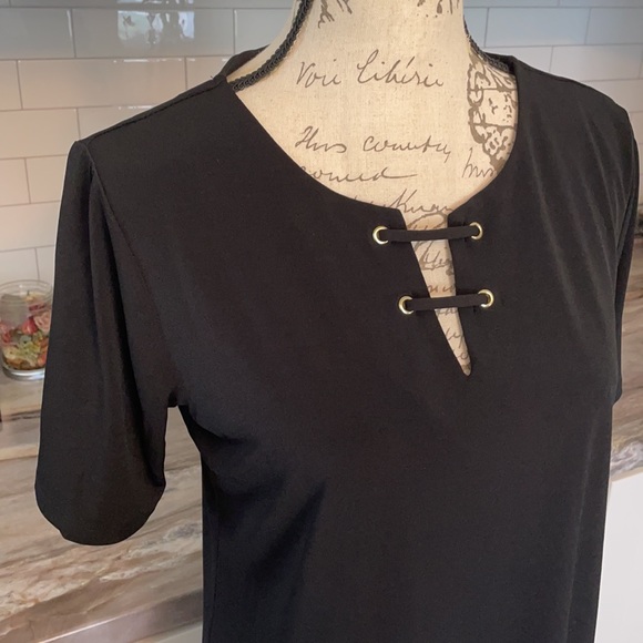 Black top - Picture 2 of 5